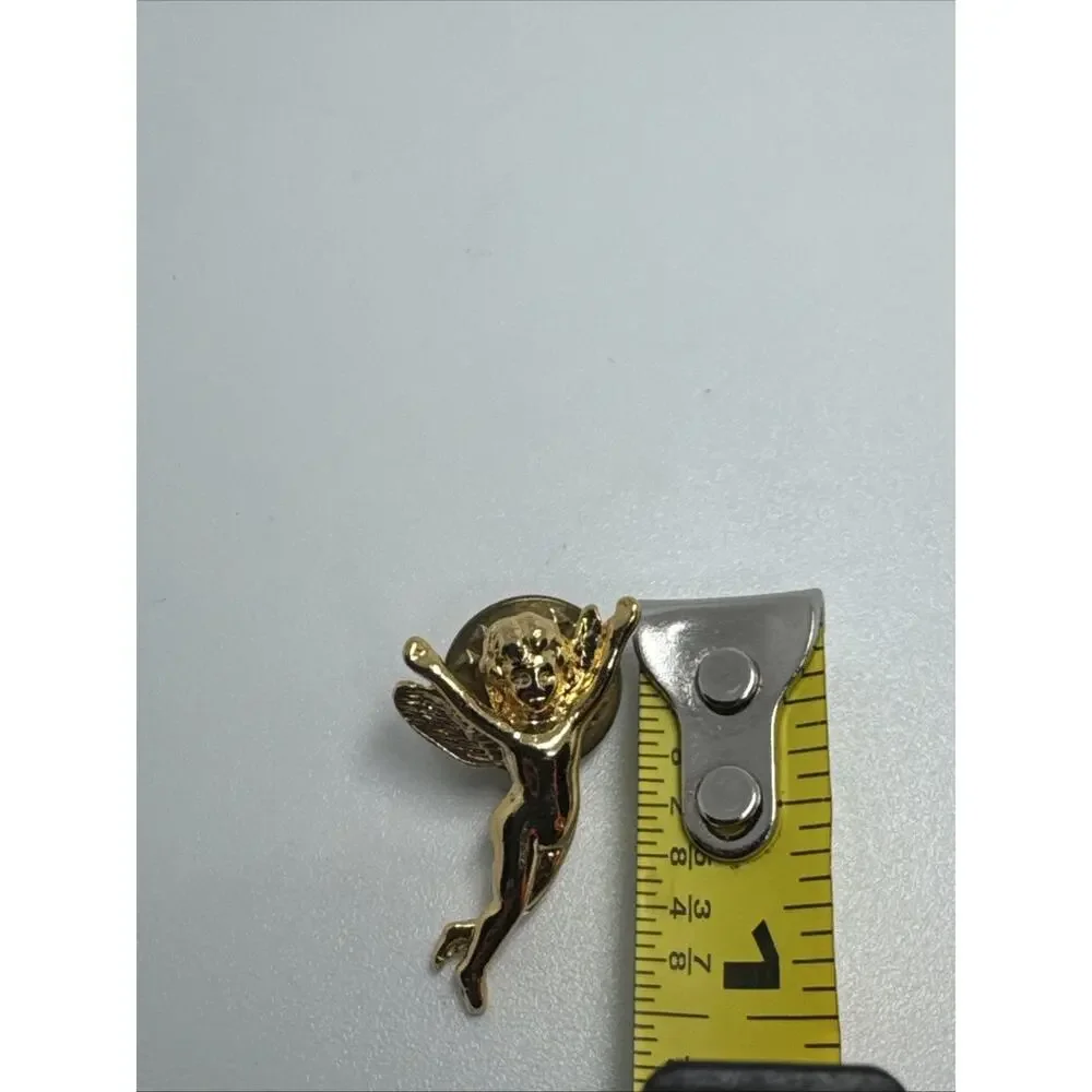 Cherub Angel Praising Gold Tone Vintage Lapel Pin